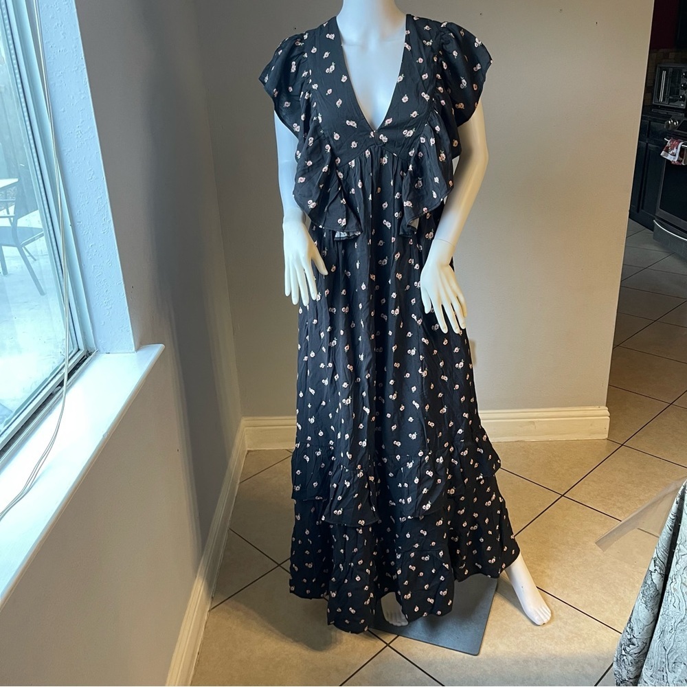 Floral Butterfly-Sleeve Maxi Dress
Size Medium
New
Brand is Forever 21 - Picture 3 of 14